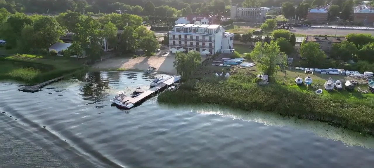 Aerial view of Relax Place on Lake Zegrzyńskie: the hotel, beach and pier
